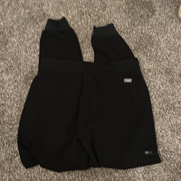 FIGS SMALL SCRUB SET - Picture 5 of 6